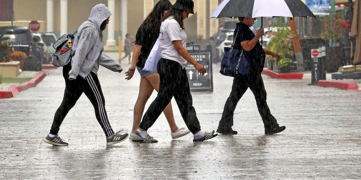 Sunshine Holds for Central Florida Thursday as Moisture Builds and Weekend Rain Looms