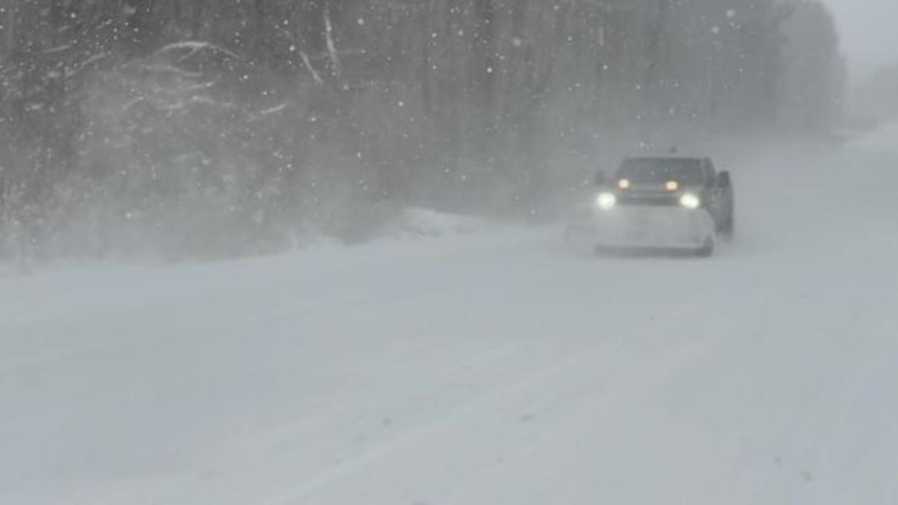 Lake Effect Snowstorm Slams Michigan, Indiana, and Illinois With Blizzard Conditions